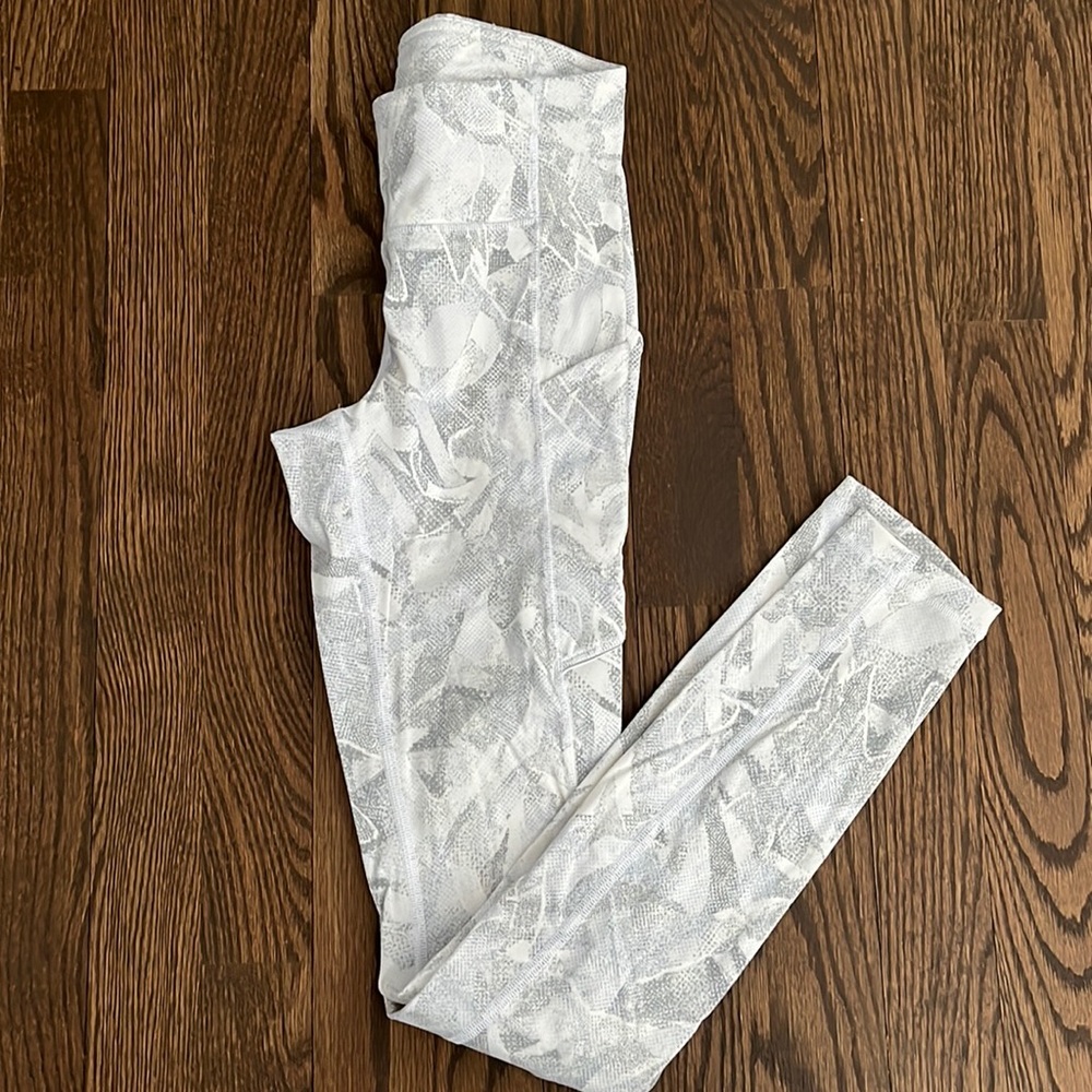 NWT lululemon pants with pockets
